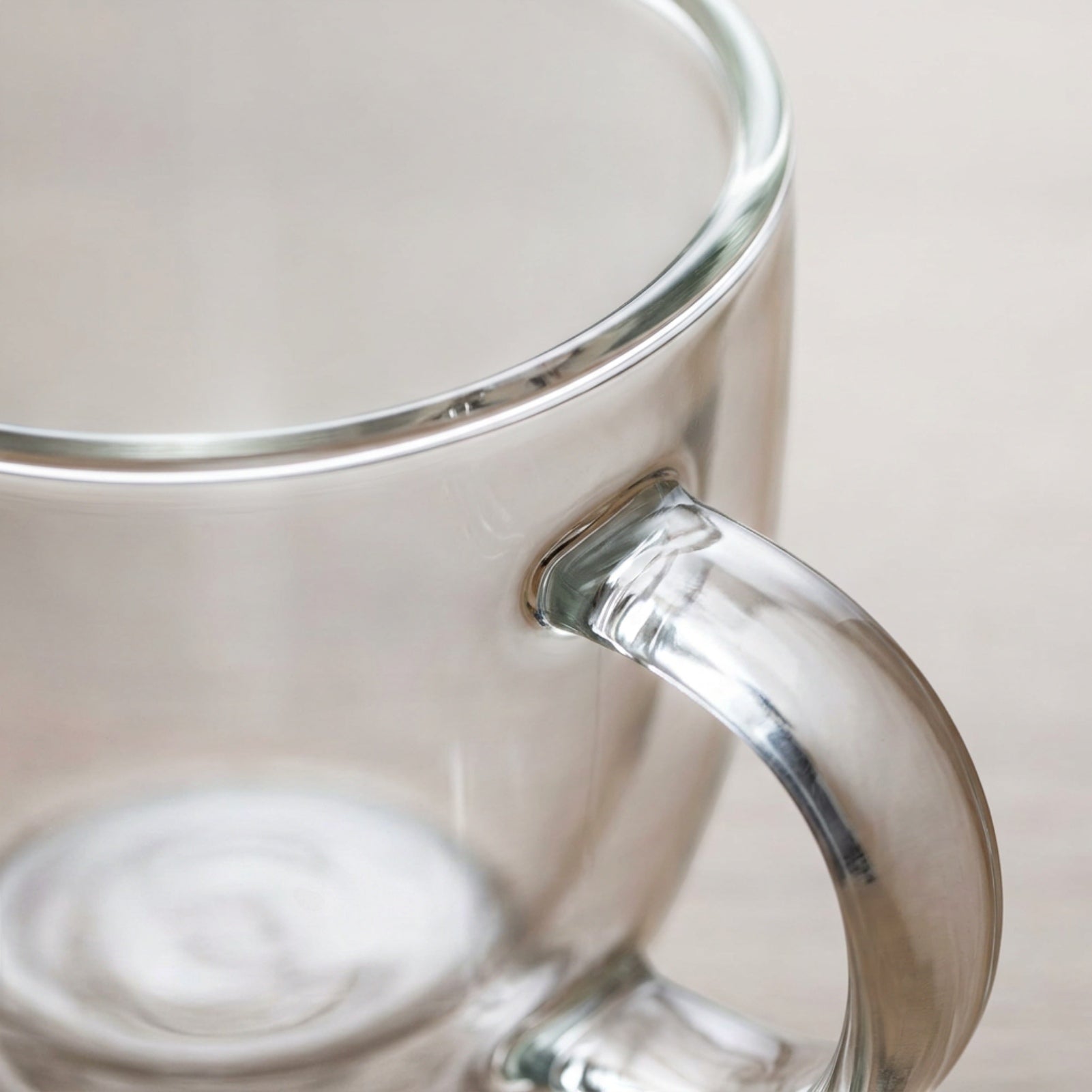 Elml Loopcrest Double-Wall Borosilicate Tea Mugs with Handles 9 oz Set of 2 - Detail view